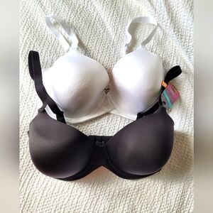2 Maidenform bras
